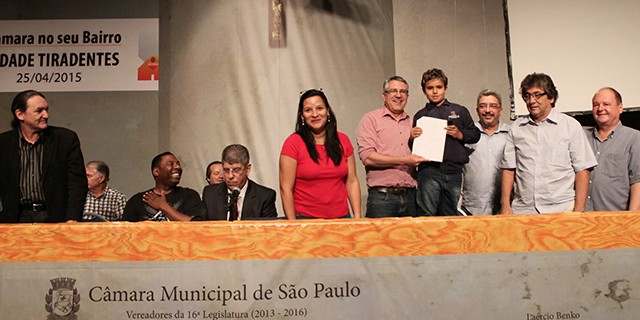 JOAO LUCAS-CIDADE TIRADENTES-CAMARA NO SEU BAIRRO-25-04-15-ANDRE BUENO-EDIT-1577-72CAPA