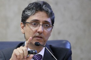 SECRETARIO APRES DIRETRIZES PROJ LEI DE PARCELAMENTO, USO E OCUPACAO DO SOLO-ZONEAMENTO-03-05-2015-ANDRE BUENO-EDIT9810-300MIOLO