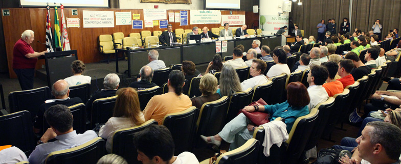 16/12/2015 Câmara Municipal de São Paulo (Salão Nobre 8º andar) Audiência Pública da Comissão Permanente de Política Urbana, Metropolitana e Meio Ambiente - PL 272/2015 – Disciplina o Parcelamento, Uso e Ocupação do Solo no Município de São Paulo, de Acordo com a Lei n° 16.050, de 31 de Julho de 2014 - Executiva Tema: “Audiência Pública Devolutiva Geral”  Gilson Barreto (PSDB) Foto: André Bueno/ CMSP "Créditos Obrigatórios. Todos os direitos reservados conforme lei de direito Autoral Número 9.610"