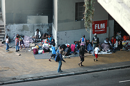 Morador de Rua sov o Viaduto 9 de Julho