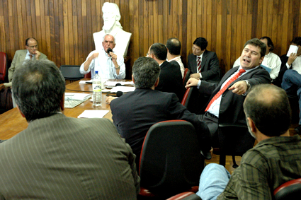 Reunião apresentou discussões acaloradas