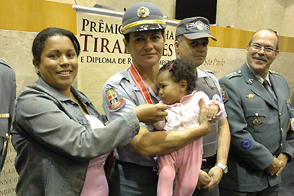 Policiais paulistanos são homenageados na Câmara 