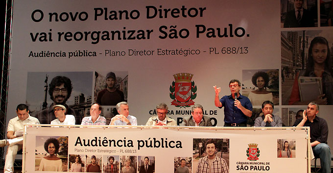 AUDIENCIA-PUBLICA-PLAN-DIRETOR-GUAINASES-26102013-Rtto_3722-72-ABRE