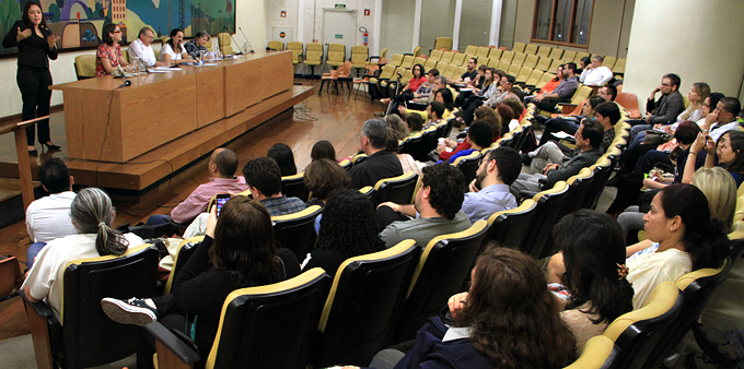 DEBATE-EDUCACAO-2092013-Rtto__0015_2-72-ABRE