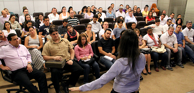 ESCOLA-PARLAMENTO--2132012-Rtto__2693-72-ABRE