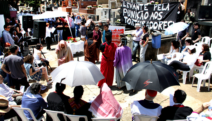 OSSARIO-ARACA-ATO-ECUMENICO-DESAPARECIDOS-2112013-RenattodSousa___5914-72-2