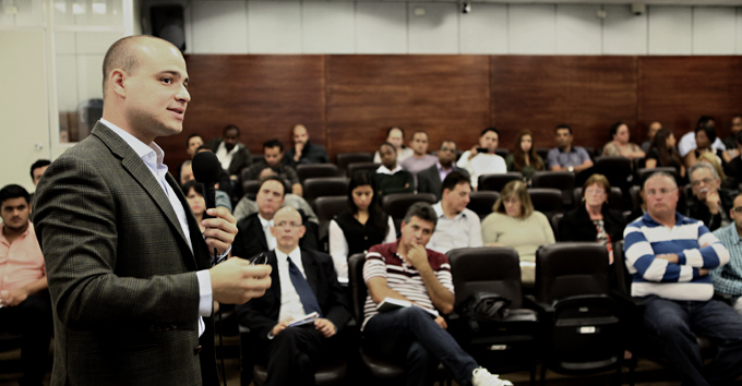 PALESTRA_PALESTINA_E_ISRAEL_ENTRE_VERDADES__MITOS_E_ODIOS_-_16-09-2014-ANDRE_BUENO-5104-72ABRE