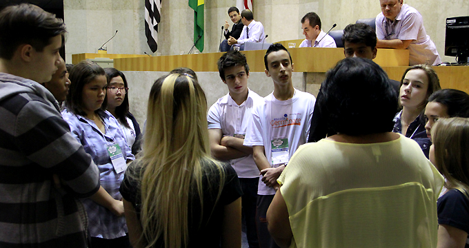 PARLAMENTO-JOVEM--8112012-Rtto__2594_2-72-ABRE