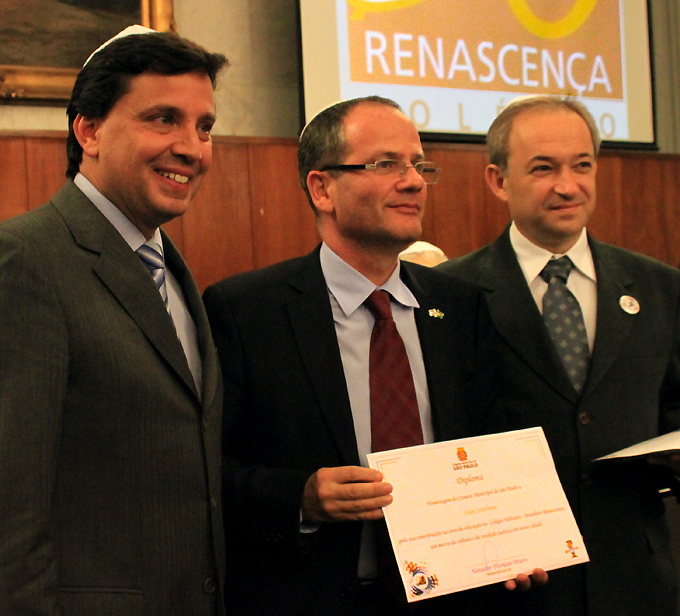 RENASCENCA-90_ANOS-2442012-Rtto_9611-72-ABRE