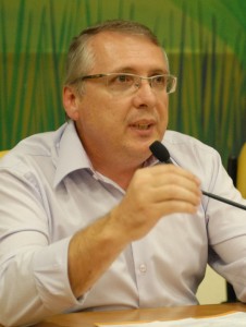 CRÍTICA - Toninho Vespoli acusa PME de “privatizar o ensino”. Foto: Mozart Gomes/CMSP