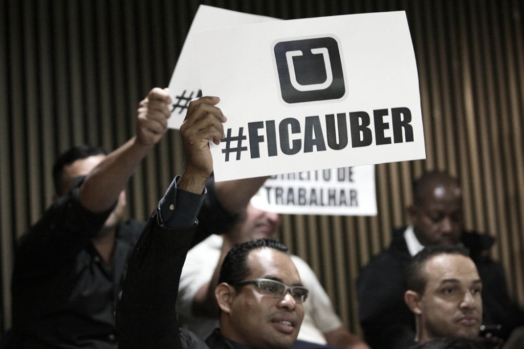 MANIFESTAÇÃO - Motoristas da Uber protestam nas galerias da CMSP. Foto: André Bueno/CMSP