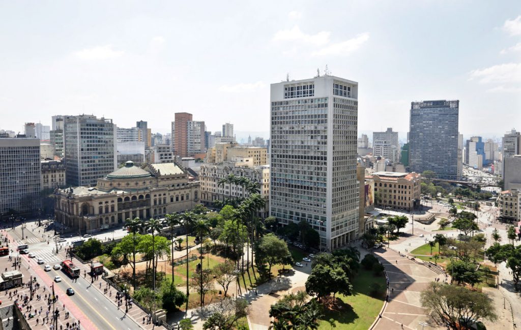 PRESENTE - Atualmente um calçadão com jardins e esculturas, vale é palco de atividades políticas e culturais Jose Cordeiro/SPTuris