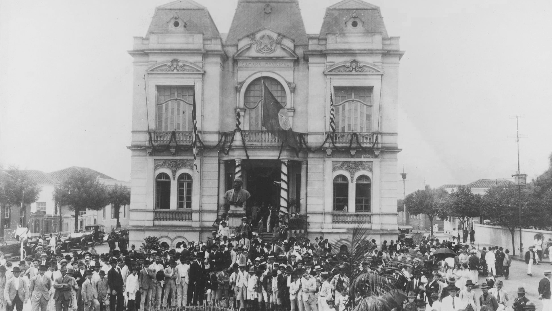 Washington Luís visita o Palacete Prates, na época sede da Câmara Municipal